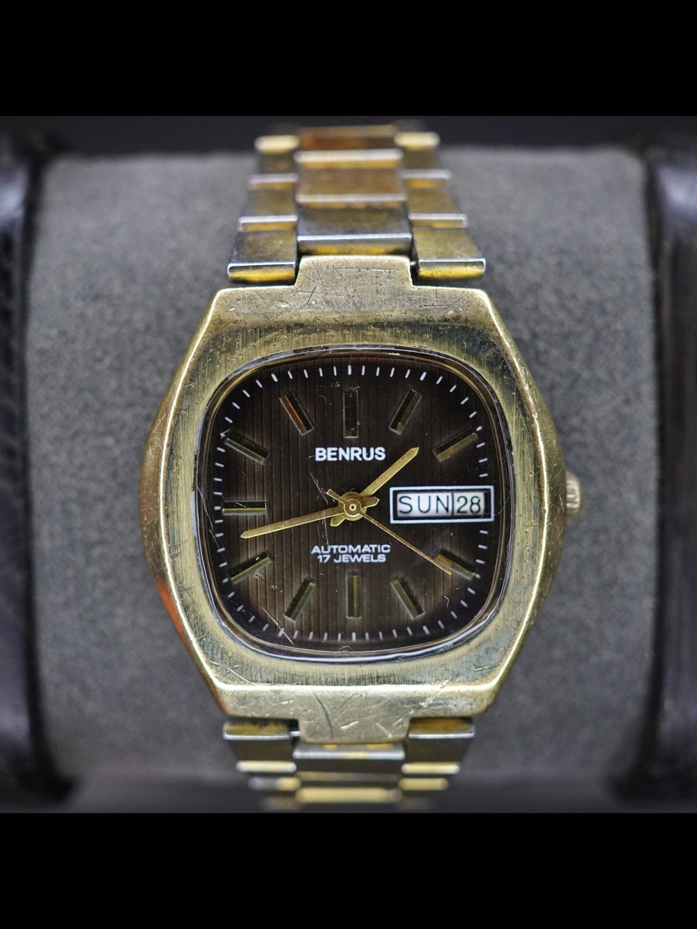 Vintage 1970s Benrus Automatic 17 Jewels Day Date Gold Tone Mens Watch